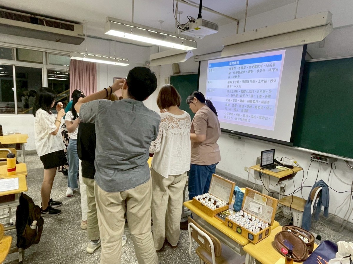 全方位精油芳療-從青少年到樂齡