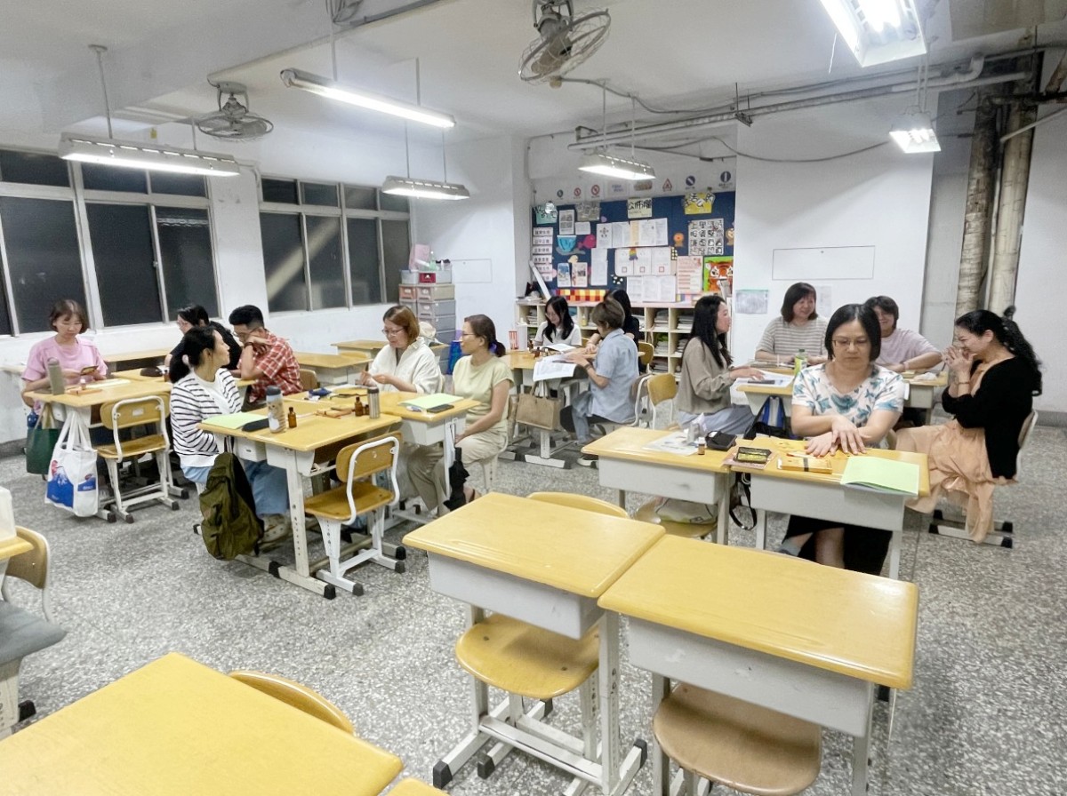 全方位精油芳療-從青少年到樂齡-中山社大114秋季班課程照片紀錄 - 第2張圖 全方位精油芳療-從青少年到樂齡